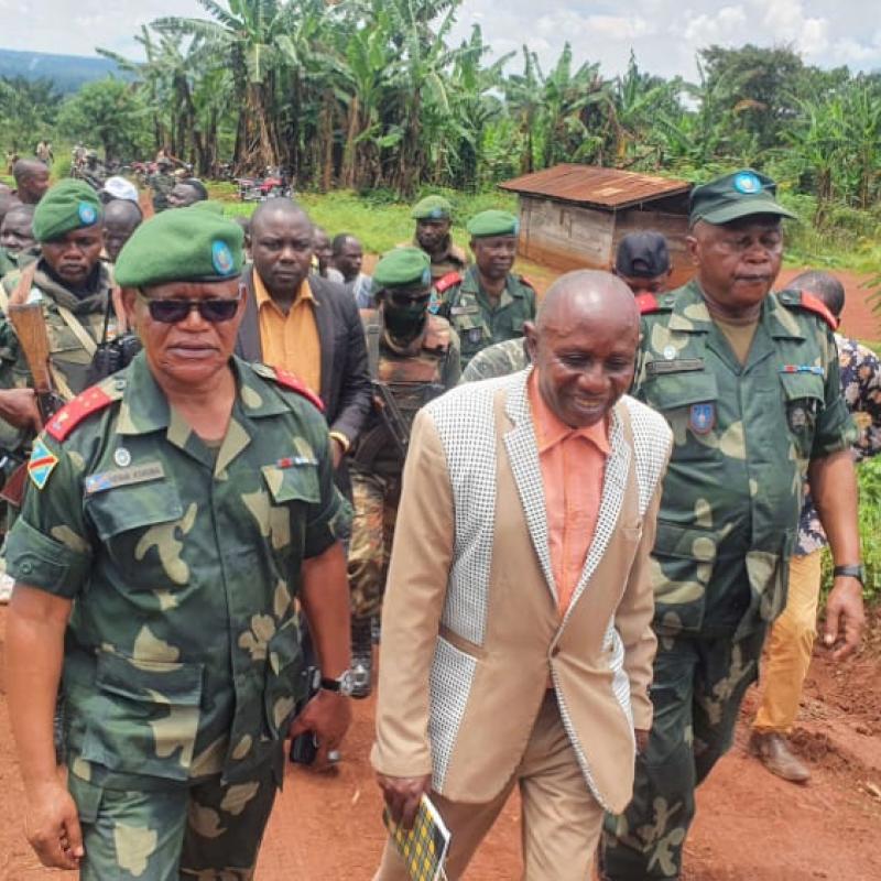 Le gouverneur militaire du Nord-Kivu inspecte les travaux du tronçon Butembo-Mangerenjipa